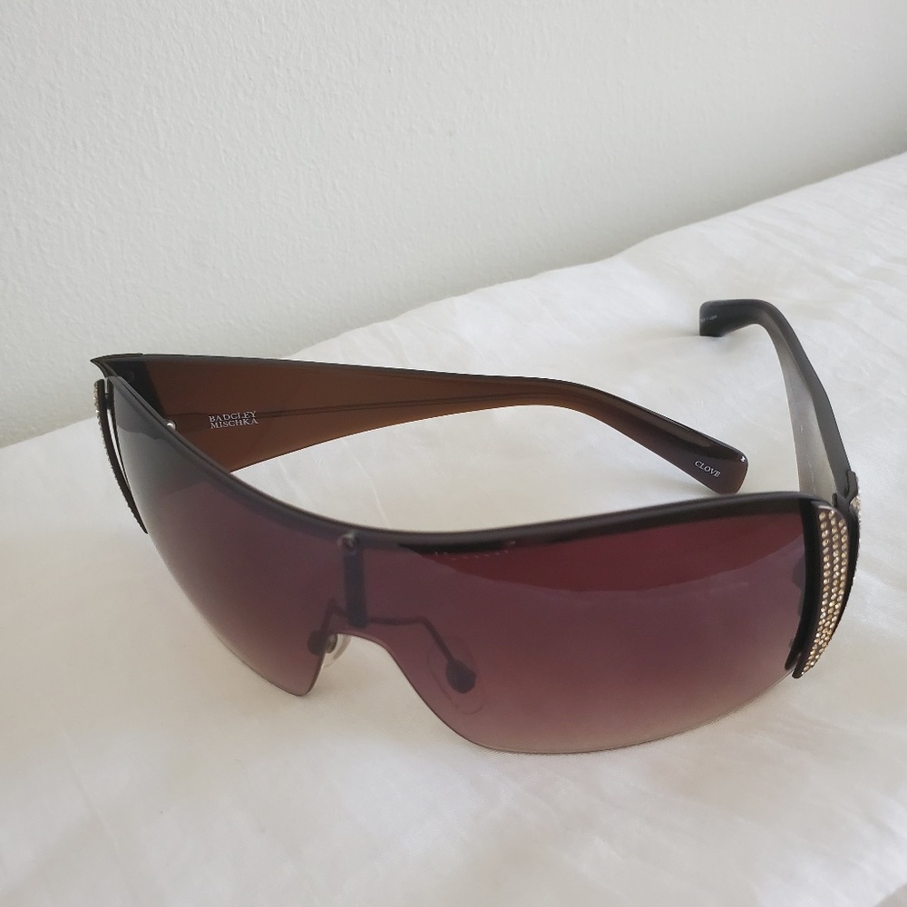 NWOT Badgley Mischka Brown Wrap-around Sunglasses w Champagne Crystals @ Temples